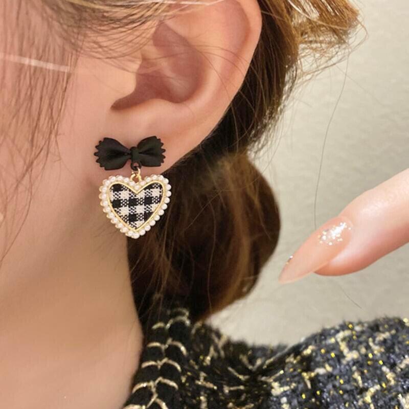Bow and Heart Stud Earrings - SEOUL STYLEZ